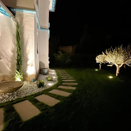 Luxe Piscine Centre De Vila Cannes